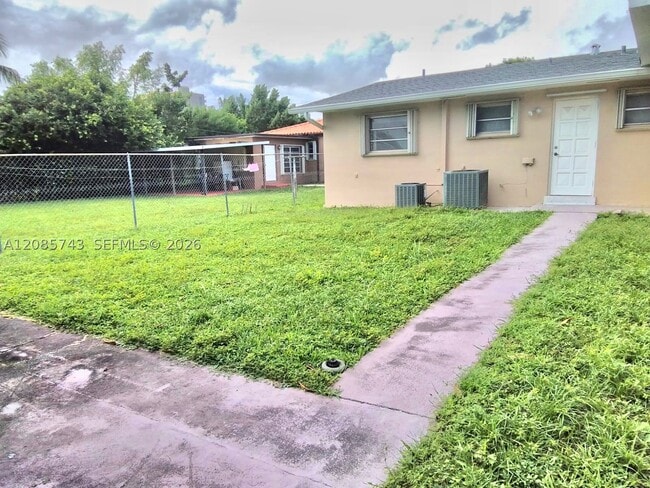 Building Photo - 3304 SW 23rd St