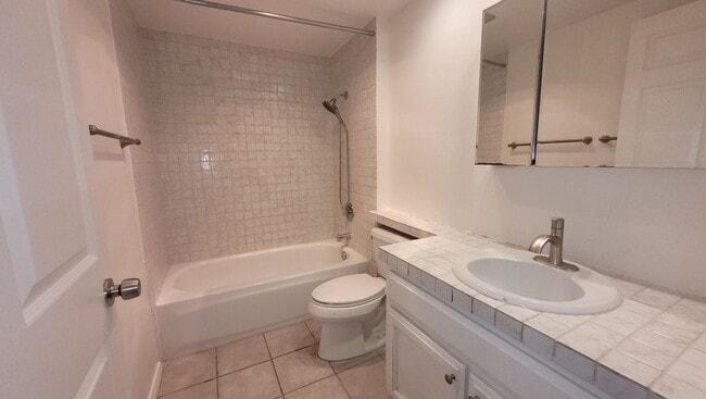 Building Photo - 2 bed 2 bath centrally located in Rancho B...