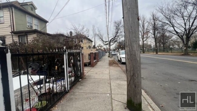 Building Photo - Schenectady Ave