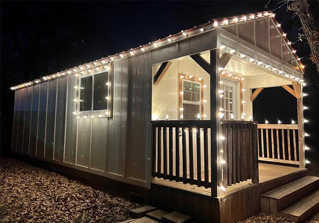 Building Photo - 1809 Whispering Oaks St