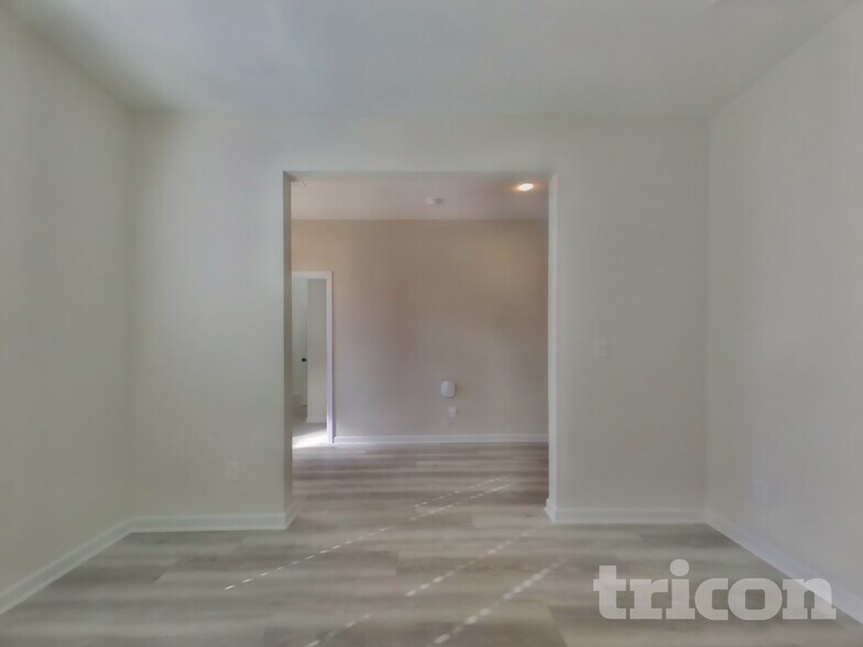 Building Photo - 617 Mountain Oaks Pkwy