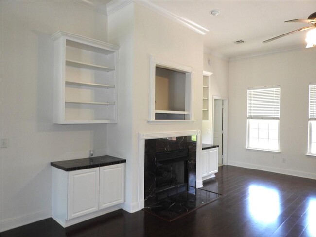 Building Photo - 3804 SW Kestrel Dr