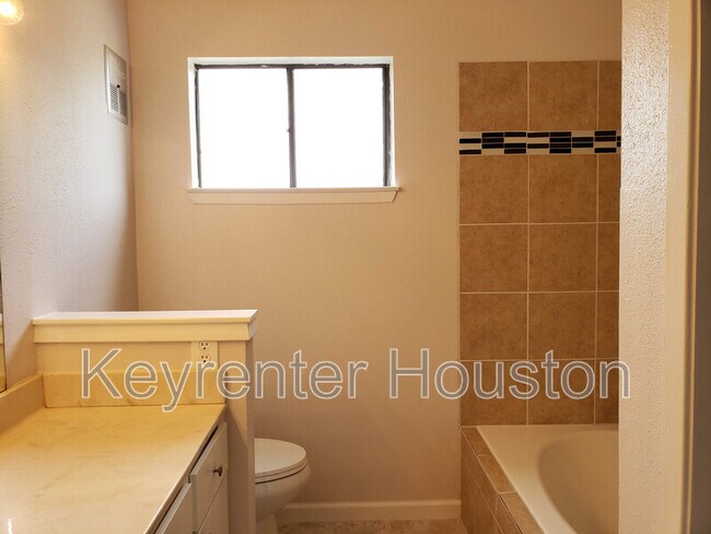 Building Photo - 6750 Sands Point Dr