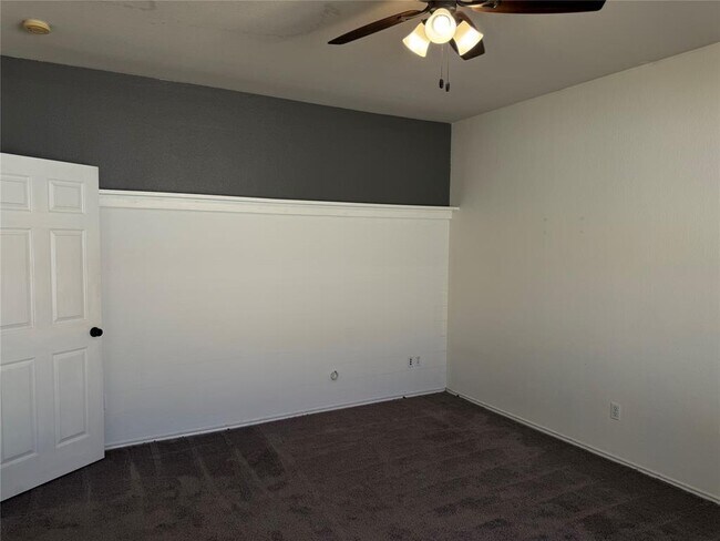 Building Photo - 808 Sunflower Dr