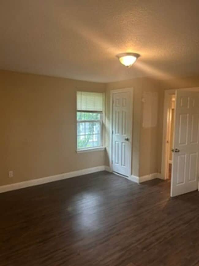 Building Photo - Home Available for Rent