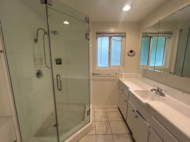 Building Photo - 279 Starlight Crest Dr