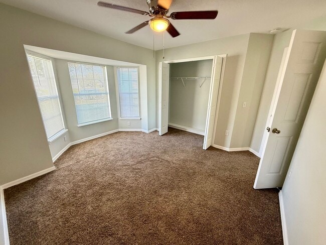 Building Photo - 3/2 Spacious Saint Cloud Home with fenced ...