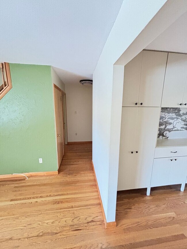 Building Photo - Spacious 3br Home for rent located in Whitehall, Echo Heights!