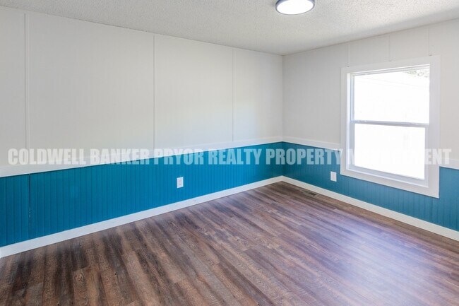 Building Photo - 1108 Shady Ln