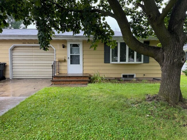 Primary Photo - 1225-1227 Primrose Lane
