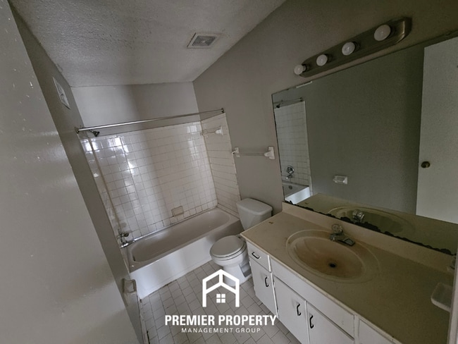 Building Photo - Modern 3BR/2BA Memphis Home | Vaulted Ceilings, Hardwood Floors & Dual Dining