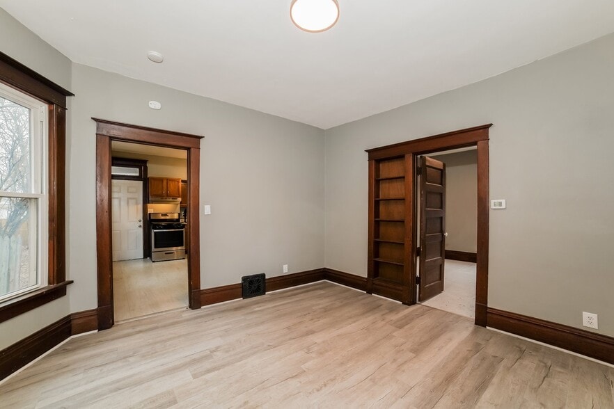 Building Photo - 807 E Republic St