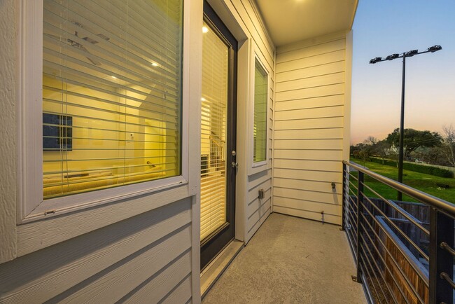 Building Photo - 6302 Chelsea Falls Ln