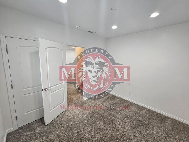 Building Photo - Great 5 Bed 2.5 Bath Home Newly Remodeled