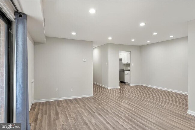 Building Photo - 10720 West Dr