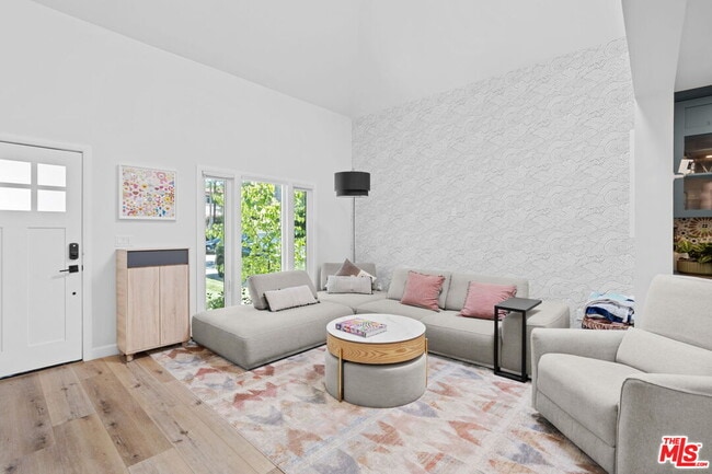 Building Photo - 11038 Blix St