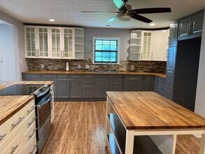 Building Photo - 22985 Hwy 105 W