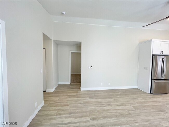 Building Photo - 8456 W Gilmore Ave