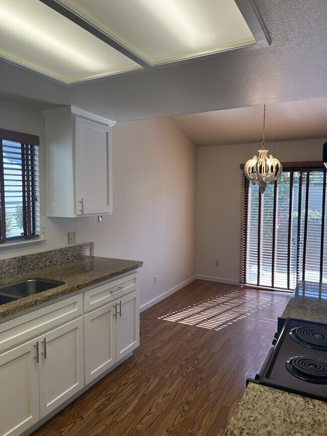 Building Photo - 2252 Southport Ln