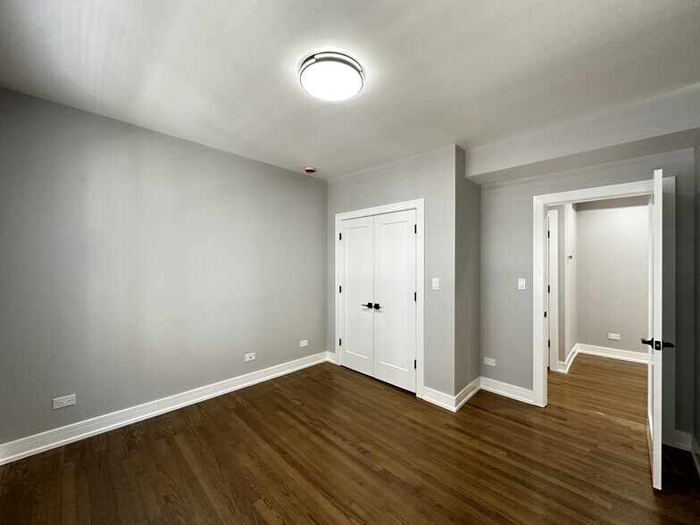 Building Photo - 2639 W Carmen Ave