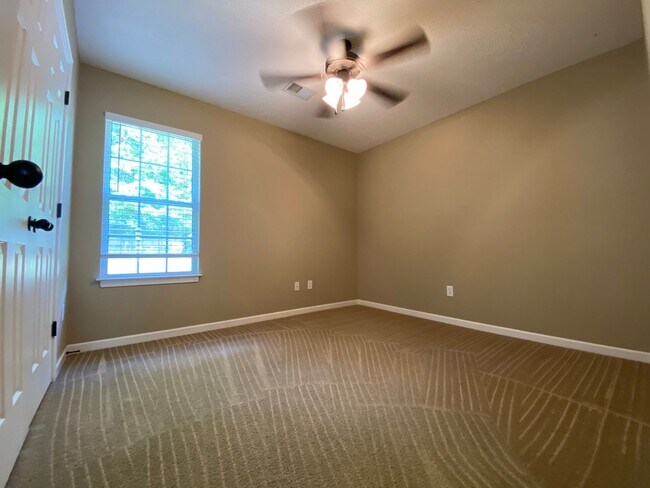 Building Photo - SPRING LAKE ADORABLE HOME with Backyard Fence