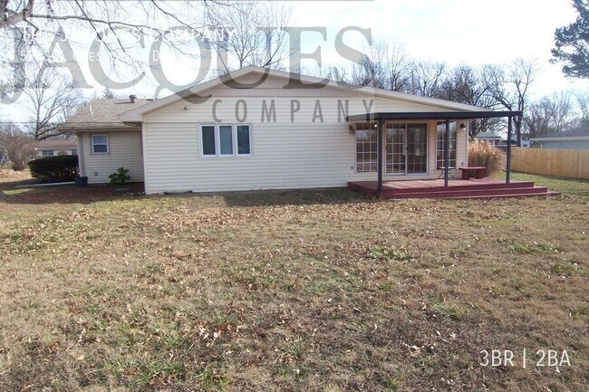 Building Photo - 5263 N Crestwood Dr