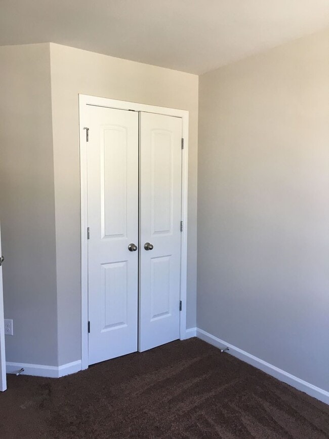 Building Photo - 3 Bedroom Townhome in Jonesboro!