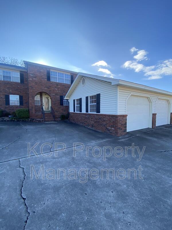 Building Photo - 2600 Brooken Hill Dr
