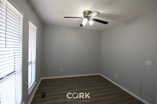 Building Photo - 708 Teal Pl