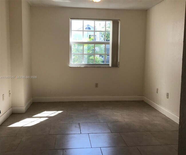 Building Photo - 2841 N Oakland Forest Dr