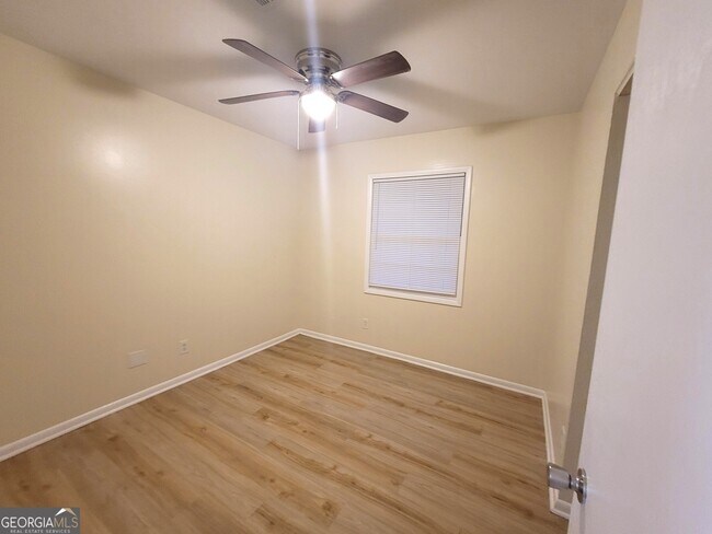 Building Photo - 421 Willow Ave