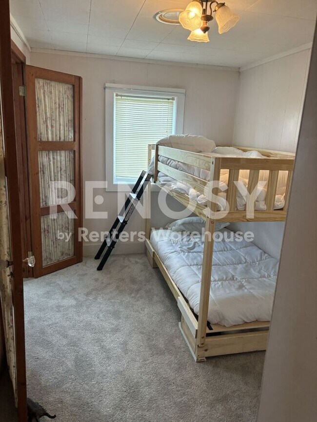 Building Photo - 3 Bedroom 1 Bath Single Family Home in Isle