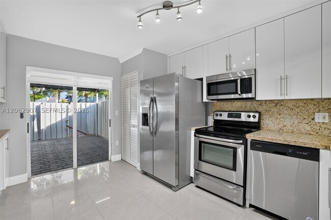 Building Photo - 7085 NW 173rd Dr