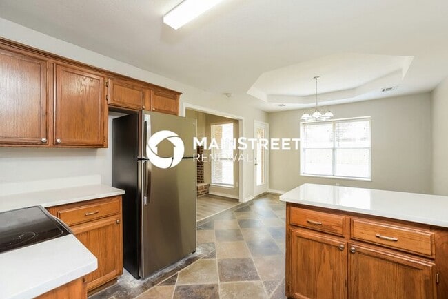 Building Photo - 3 Bedroom Pet-Friendly Home in NORMAN, OK with Main Street Renewal