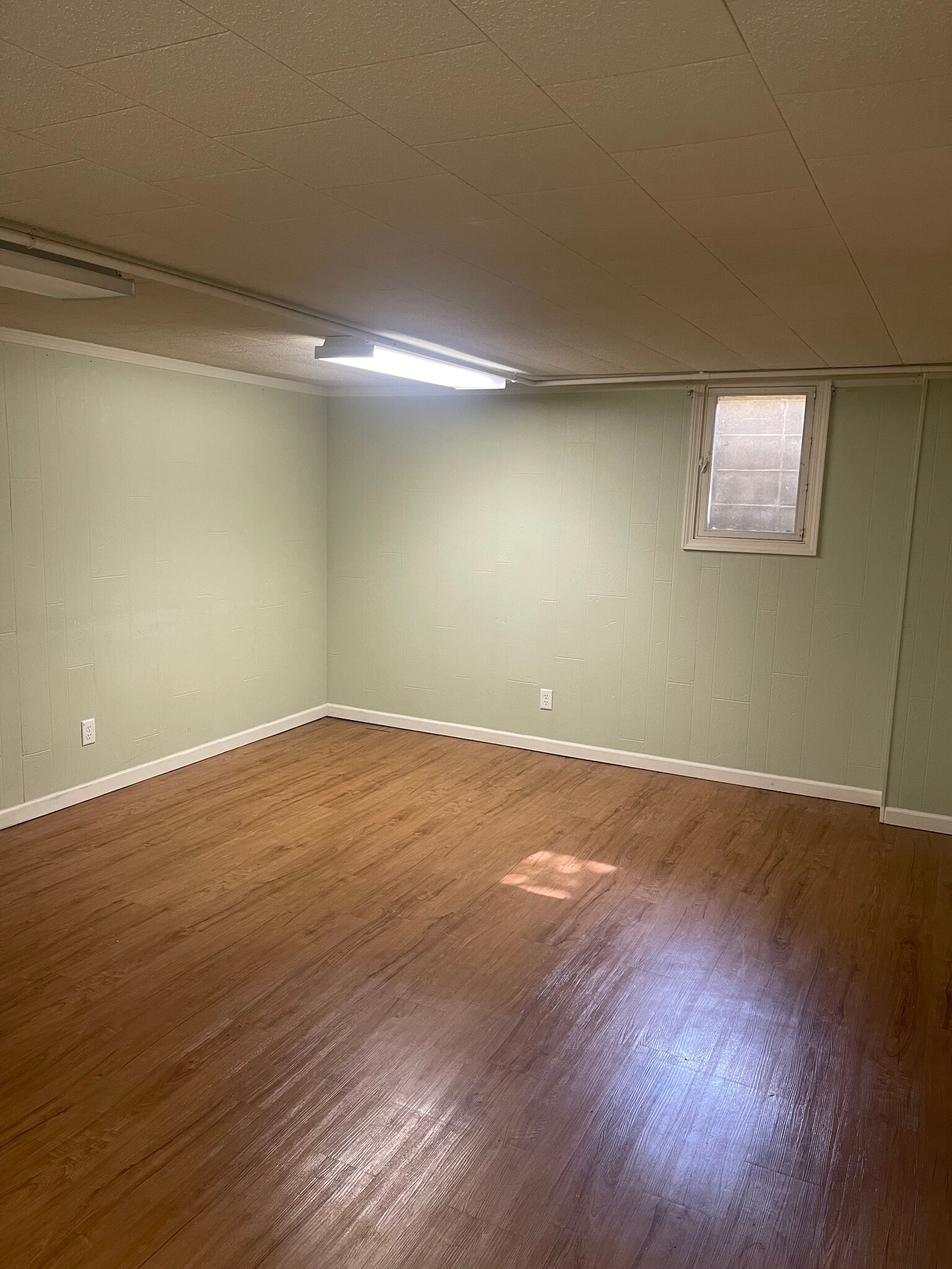 Building Photo - 318 14th Ave E