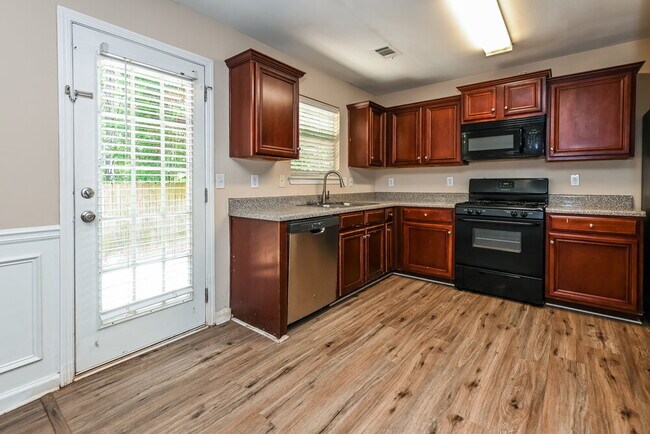 Building Photo - 347 Hidden Creek Ln