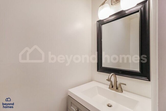 Building Photo - 3-Bedroom Home with Modern Updates and Spacious Yard - Ready for YOU to Move-In!