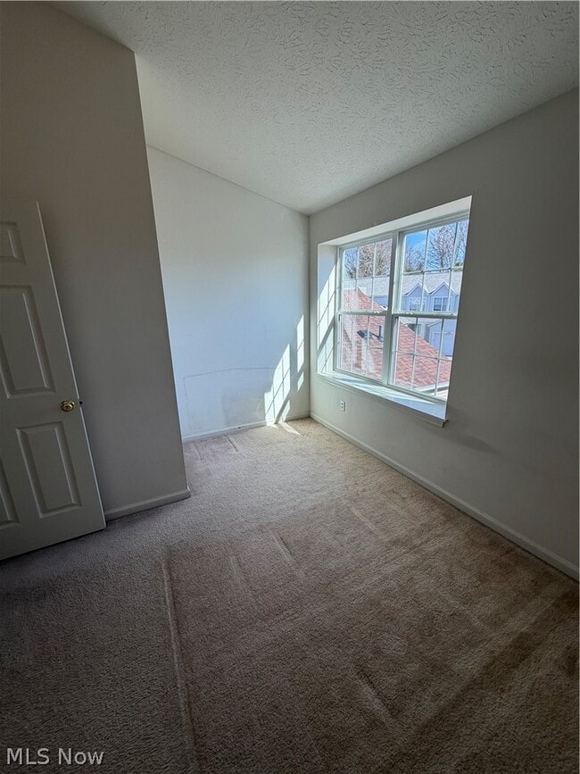 Building Photo - 1360 Meadow Run