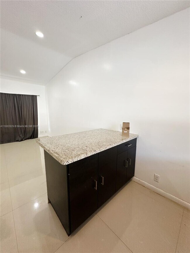 Building Photo - 313 Hendricks Isle