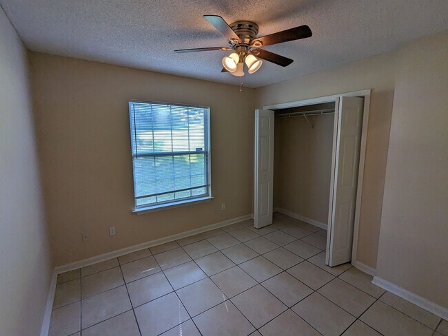 Building Photo - 3412 Daylily Ln