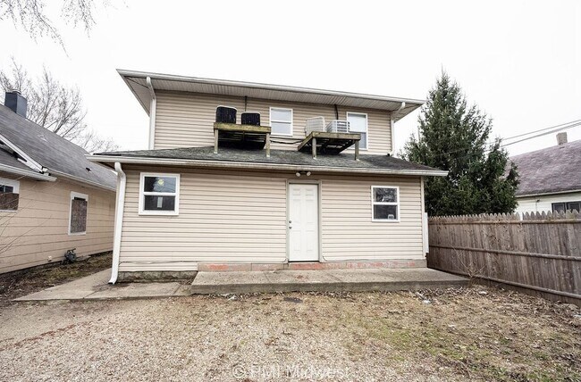 Building Photo - "Charming 2-Bedroom Retreat in Indianapoli...