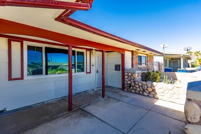 Building Photo - Beautiful, nicely updated, ENERGY EFFICIENT HOME FOR LOW UTILITY BILLS