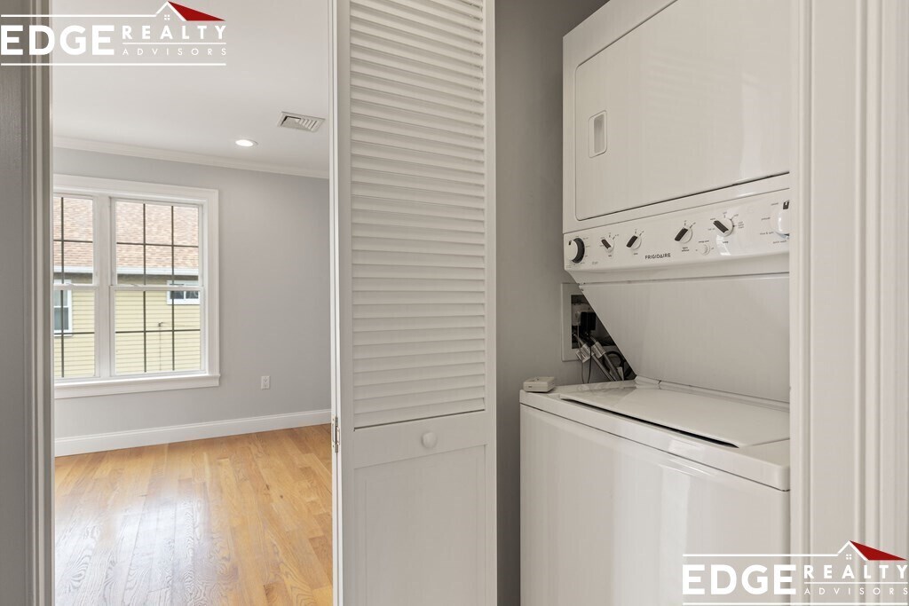 Building Photo - 58 Holton St