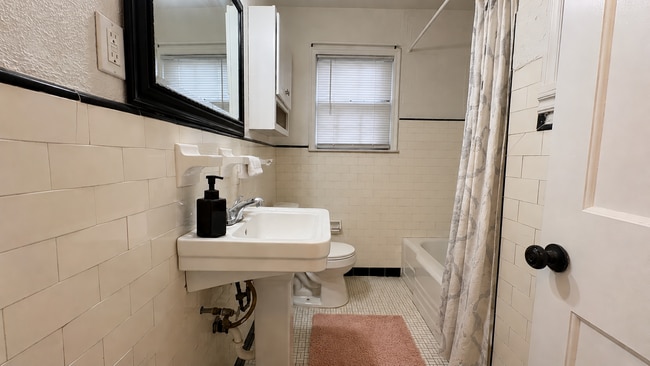 Building Photo - 733 SW 47th St