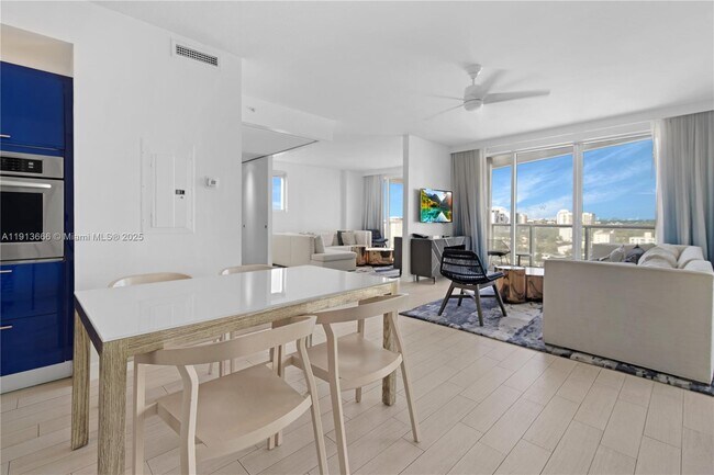 Building Photo - 3101 Bayshore Dr