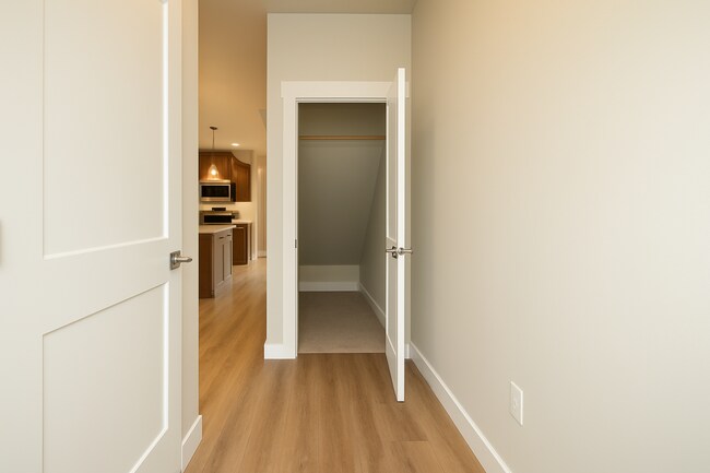 Building Photo - Adorable 2x2 with easy access to the river trails, and all utilities included!