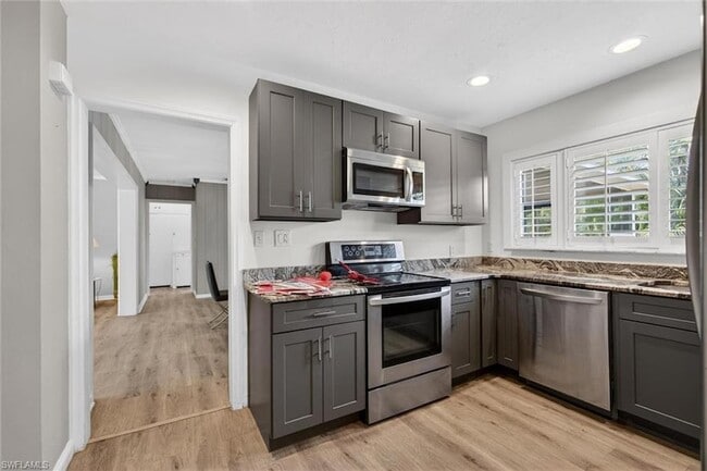Building Photo - 1420 Maravilla Ave