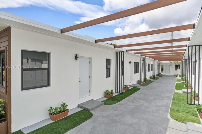 Building Photo - 1946 Pierce St