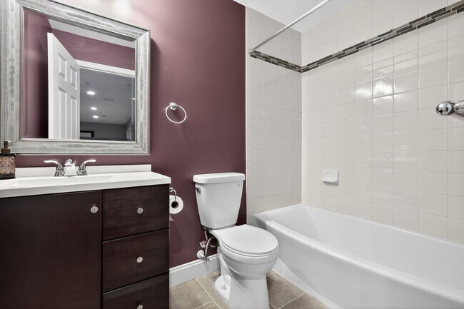 Building Photo - 4 Bed, 4.5 Bath Single Family Home in Clar...