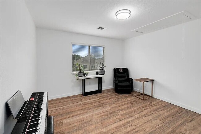 Building Photo - 15010 Parrish Ln